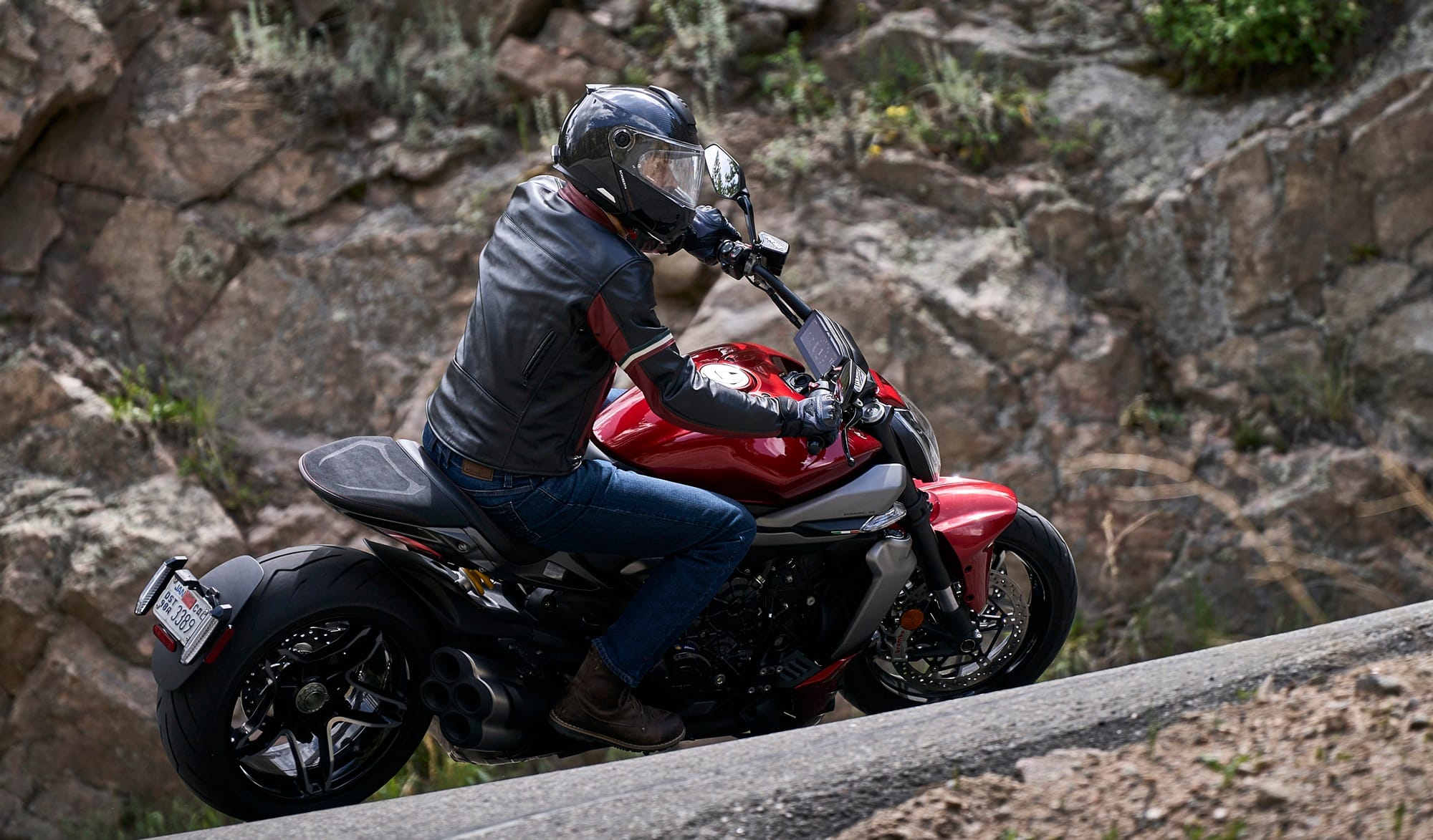 Review: Schuberth E2 Carbon Helmet