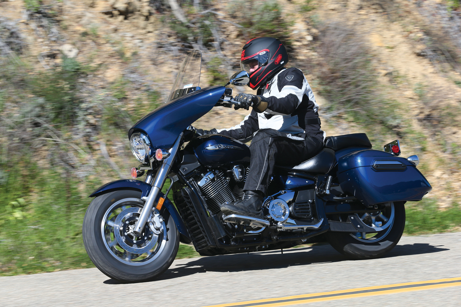 2013 Star V Star 1300 Deluxe: Yamaha Adds a Budget-friendly Bagger