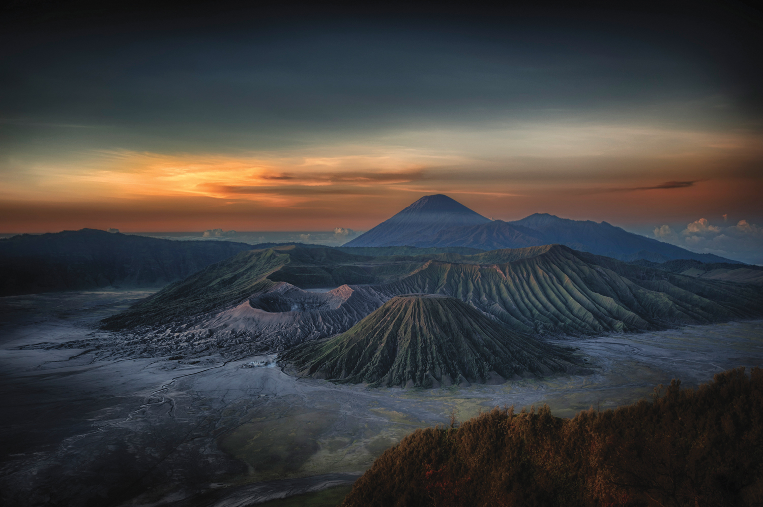 World Travelers:Indonesia - Riding the Ring of Fire