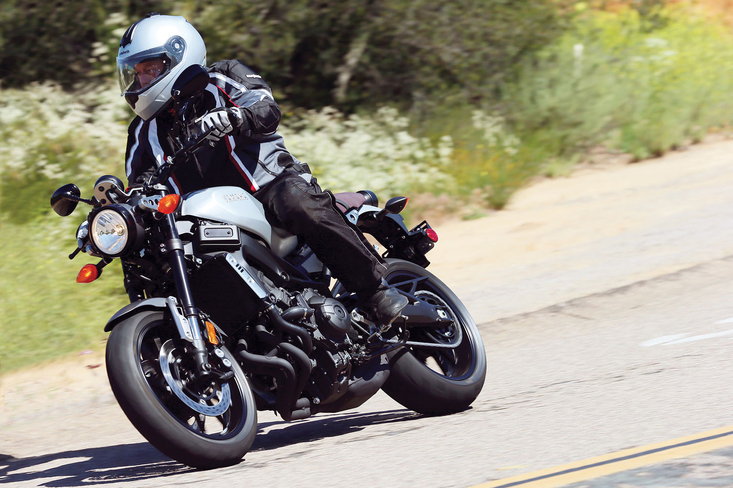 Review: 2016 Yamaha XSR900