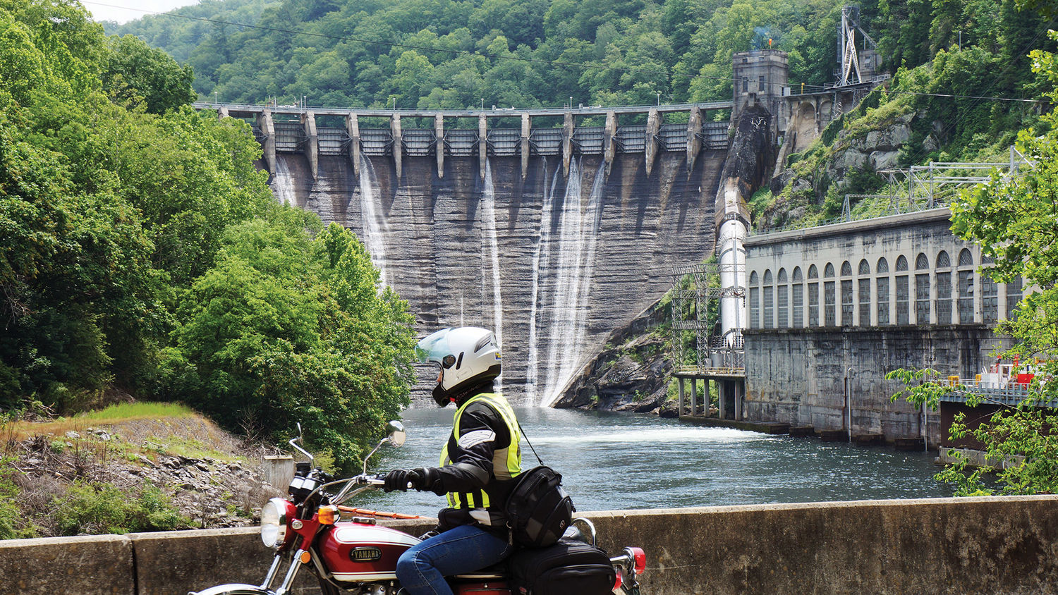 Riding Motorcycles on the Tail of the Dragon City Escape: Knoxville, Tennessee